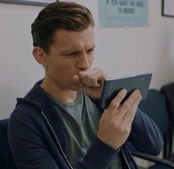 :tomhollandphone: